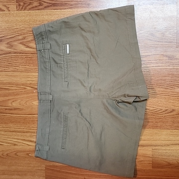 New York & Company Hampton 4” Khaki Shorts 12 - Picture 2 of 4